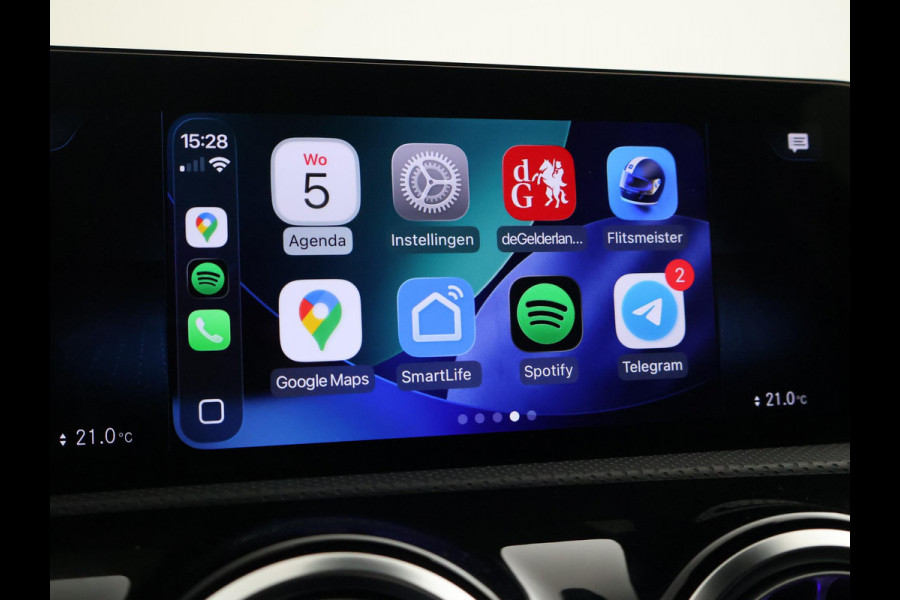 Mercedes-Benz A-Klasse 180 AUT. AMG SPORT + PANORAMA | SFEERVERLICHTING | CAMERA | ADAPTIVE CRUISE | CARPLAY