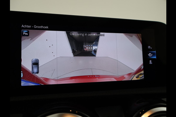 Mercedes-Benz A-Klasse 180 AUT. AMG SPORT + PANORAMA | SFEERVERLICHTING | CAMERA | ADAPTIVE CRUISE | CARPLAY