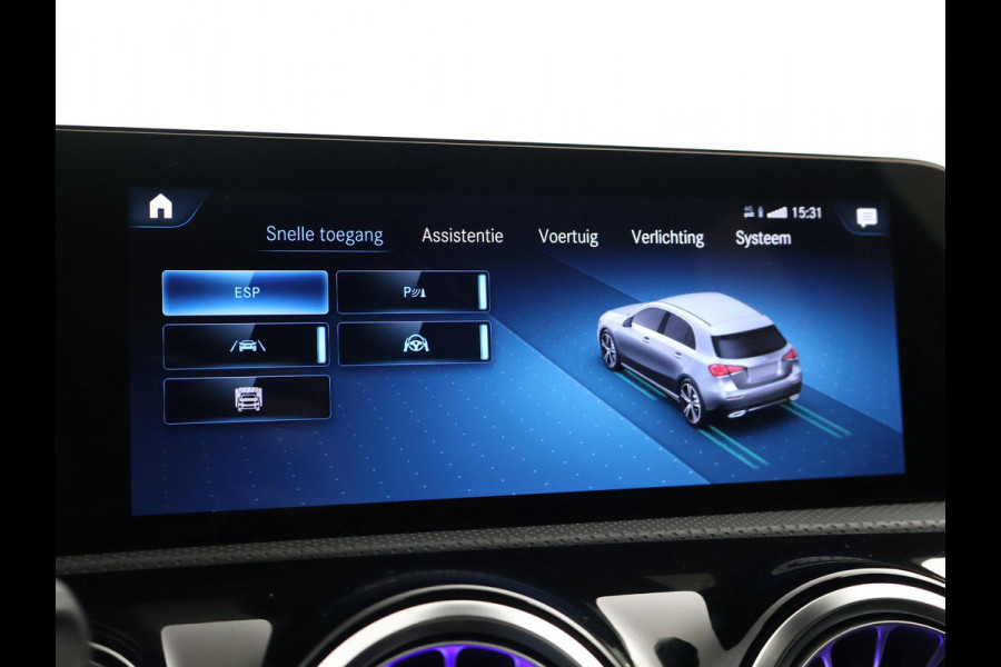 Mercedes-Benz A-Klasse 180 AUT. AMG SPORT + PANORAMA | SFEERVERLICHTING | CAMERA | ADAPTIVE CRUISE | CARPLAY