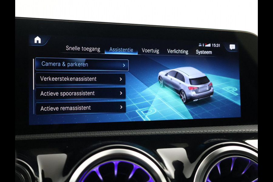 Mercedes-Benz A-Klasse 180 AUT. AMG SPORT + PANORAMA | SFEERVERLICHTING | CAMERA | ADAPTIVE CRUISE | CARPLAY