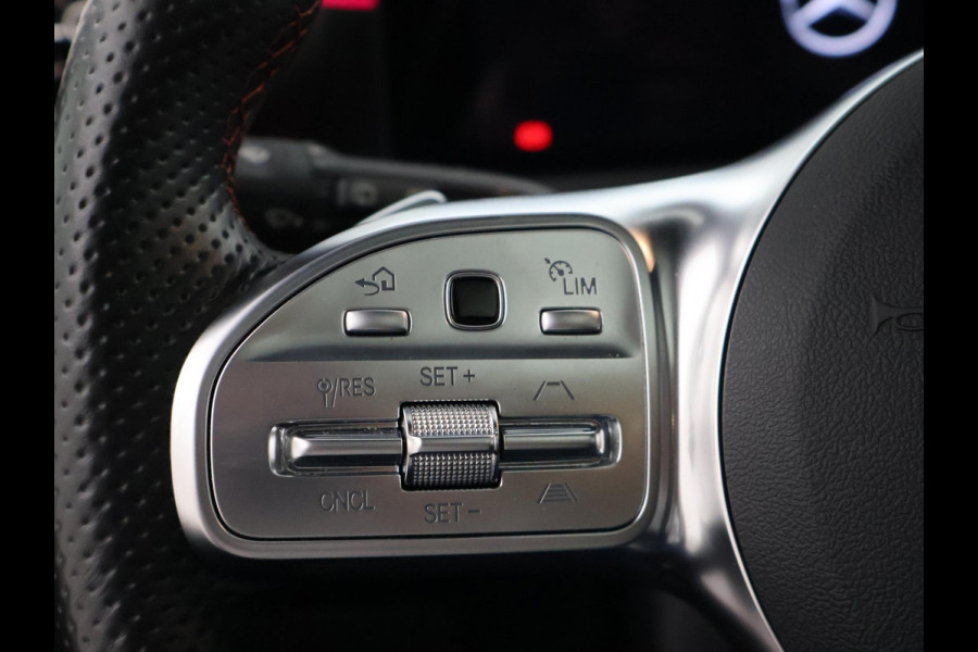 Mercedes-Benz A-Klasse 180 AUT. AMG SPORT + PANORAMA | SFEERVERLICHTING | CAMERA | ADAPTIVE CRUISE | CARPLAY