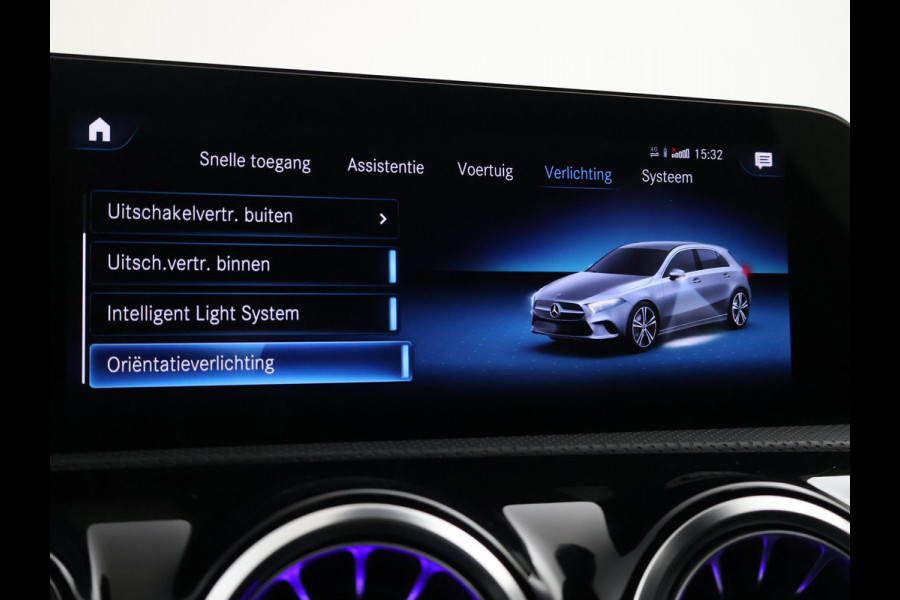 Mercedes-Benz A-Klasse 180 AUT. AMG SPORT + PANORAMA | SFEERVERLICHTING | CAMERA | ADAPTIVE CRUISE | CARPLAY