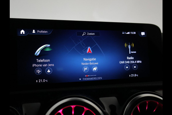 Mercedes-Benz A-Klasse 180 AUT. AMG SPORT + PANORAMA | SFEERVERLICHTING | CAMERA | ADAPTIVE CRUISE | CARPLAY