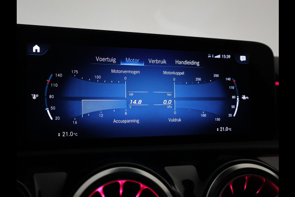 Mercedes-Benz A-Klasse 180 AUT. AMG SPORT + PANORAMA | SFEERVERLICHTING | CAMERA | ADAPTIVE CRUISE | CARPLAY