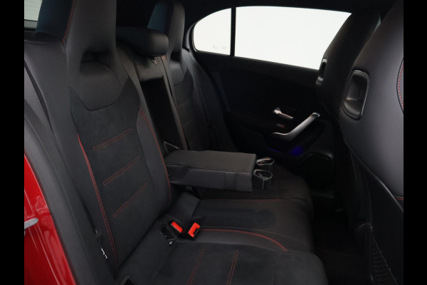 Mercedes-Benz A-Klasse 180 AUT. AMG SPORT + PANORAMA | SFEERVERLICHTING | CAMERA | ADAPTIVE CRUISE | CARPLAY