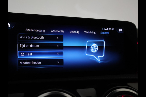 Mercedes-Benz A-Klasse 180 AUT. AMG SPORT + PANORAMA | SFEERVERLICHTING | CAMERA | ADAPTIVE CRUISE | CARPLAY