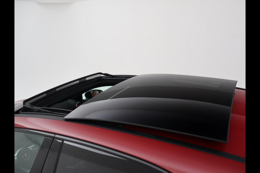 Mercedes-Benz A-Klasse 180 AUT. AMG SPORT + PANORAMA | SFEERVERLICHTING | CAMERA | ADAPTIVE CRUISE | CARPLAY