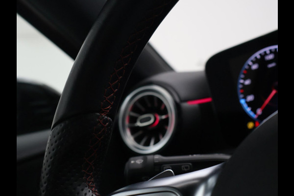 Mercedes-Benz A-Klasse 180 AUT. AMG SPORT + PANORAMA | SFEERVERLICHTING | CAMERA | ADAPTIVE CRUISE | CARPLAY