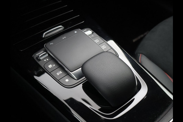 Mercedes-Benz A-Klasse 180 AUT. AMG SPORT + PANORAMA | SFEERVERLICHTING | CAMERA | ADAPTIVE CRUISE | CARPLAY