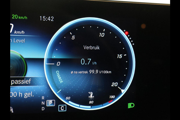 Mercedes-Benz A-Klasse 180 AUT. AMG SPORT + PANORAMA | SFEERVERLICHTING | CAMERA | ADAPTIVE CRUISE | CARPLAY