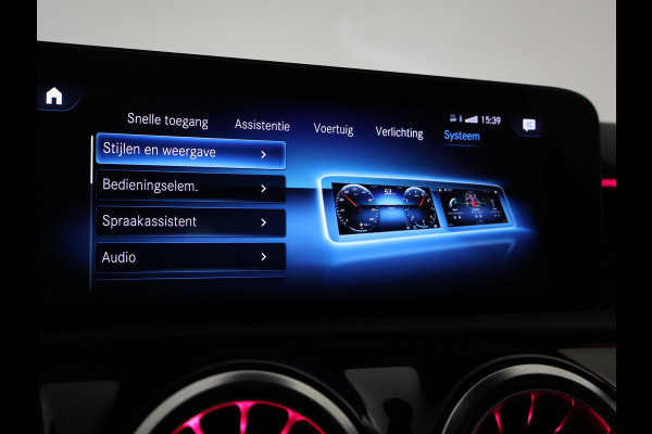 Mercedes-Benz A-Klasse 180 AUT. AMG SPORT + PANORAMA | SFEERVERLICHTING | CAMERA | ADAPTIVE CRUISE | CARPLAY