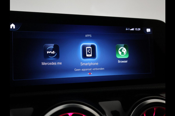 Mercedes-Benz A-Klasse 180 AUT. AMG SPORT + PANORAMA | SFEERVERLICHTING | CAMERA | ADAPTIVE CRUISE | CARPLAY