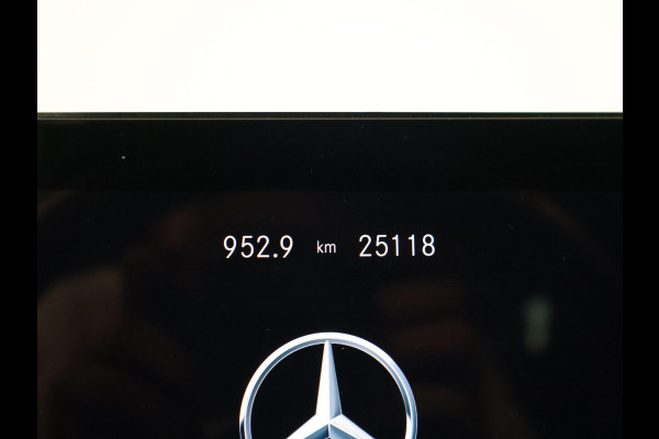 Mercedes-Benz A-Klasse 180 AUT. AMG SPORT + PANORAMA | SFEERVERLICHTING | CAMERA | ADAPTIVE CRUISE | CARPLAY