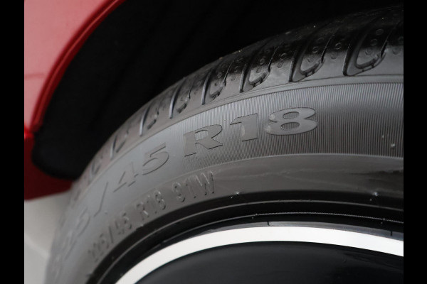 Mercedes-Benz A-Klasse 180 AUT. AMG SPORT + PANORAMA | SFEERVERLICHTING | CAMERA | ADAPTIVE CRUISE | CARPLAY