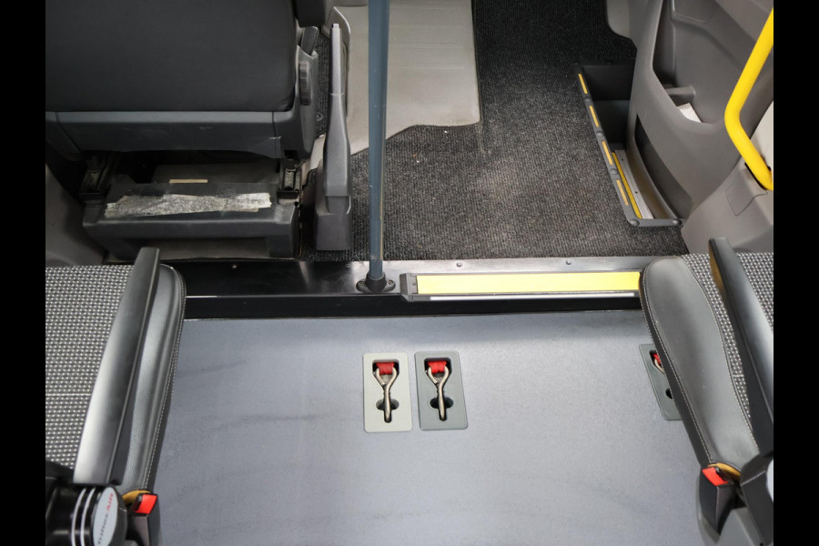 Volkswagen Crafter 2.0 TDI ROLSTOEL AUTO 9-PERS. + 4 ROLSTOELEN *EXCL. BTW* - EURO 6 - LIFT