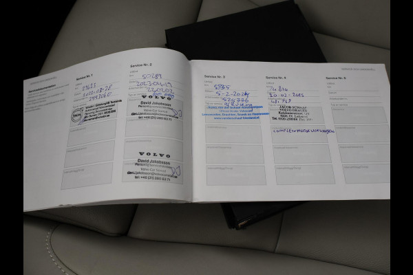 Volvo XC40 1.5 T4 RECHARGE 211 PK AUT. INSCRIPTION + TREKHAAK | LEDER | HARMAN/KARDON | STOELVERW. V+A | ADAPTIVE CRUISE