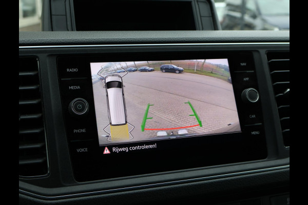 Volkswagen Crafter 35 2.0 TDI 140 PK DSG L3H3 + 3000 KG TREKHAAK + ADAPTIVE CRUISE / STUUR+ STOELVERW. / MASSAGE / LED / CAMERA