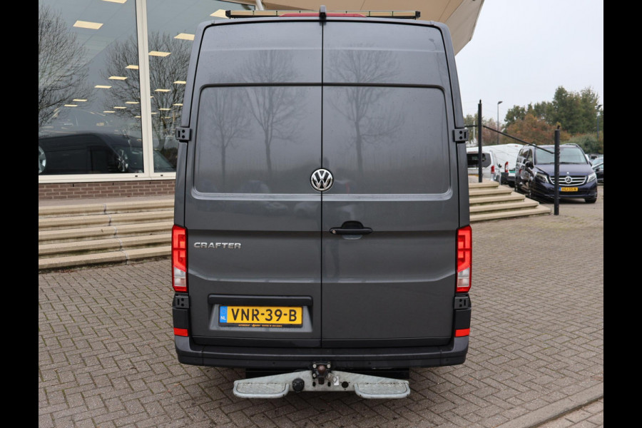 Volkswagen Crafter 35 2.0 TDI 140 PK DSG L3H3 + 3000 KG TREKHAAK + ADAPTIVE CRUISE / STUUR+ STOELVERW. / MASSAGE / LED / CAMERA