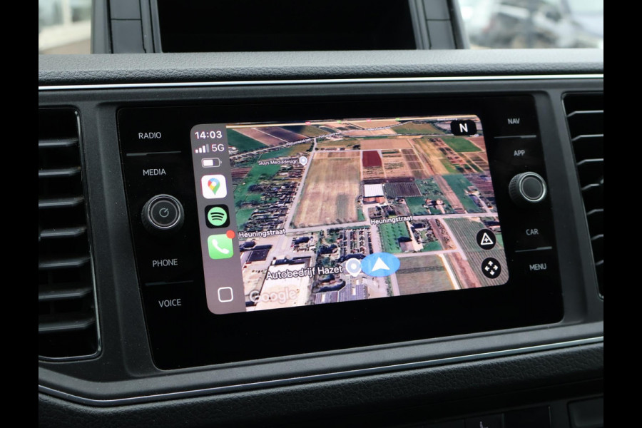 Volkswagen Crafter 35 2.0 TDI 140 PK DSG L3H3 + 3000 KG TREKHAAK + ADAPTIVE CRUISE / STUUR+ STOELVERW. / MASSAGE / LED / CAMERA