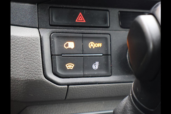 Volkswagen Crafter 35 2.0 TDI 140 PK DSG L3H3 + 3000 KG TREKHAAK + ADAPTIVE CRUISE / STUUR+ STOELVERW. / MASSAGE / LED / CAMERA