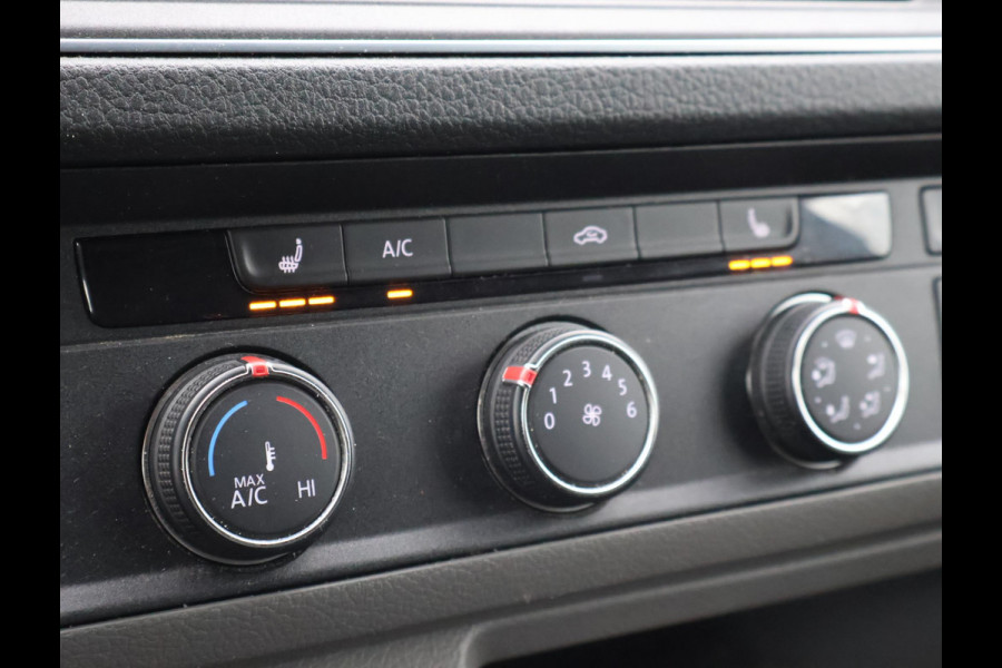 Volkswagen Crafter 35 2.0 TDI 140 PK DSG L3H3 + 3000 KG TREKHAAK + ADAPTIVE CRUISE / STUUR+ STOELVERW. / MASSAGE / LED / CAMERA