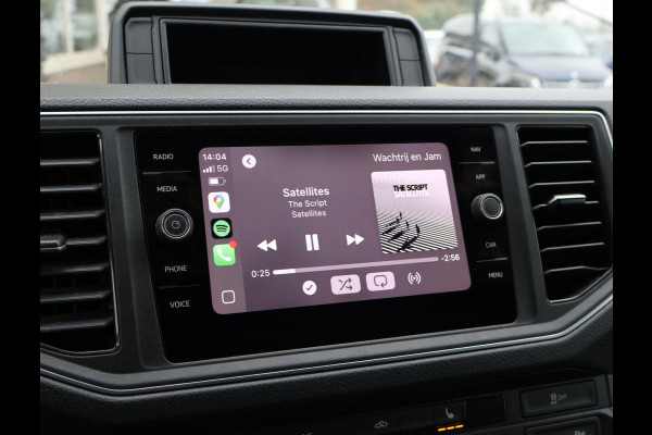 Volkswagen Crafter 35 2.0 TDI 140 PK DSG L3H3 + 3000 KG TREKHAAK + ADAPTIVE CRUISE / STUUR+ STOELVERW. / MASSAGE / LED / CAMERA