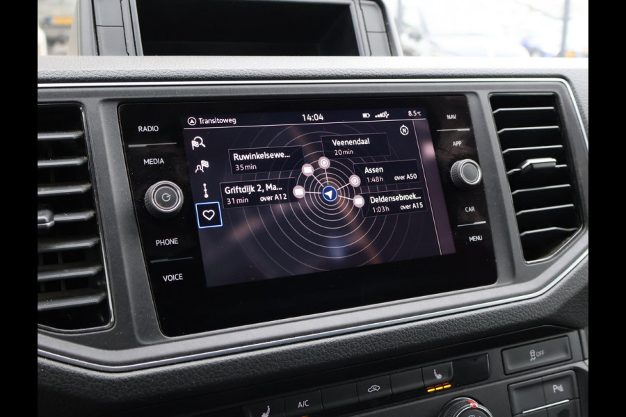 Volkswagen Crafter 35 2.0 TDI 140 PK DSG L3H3 + 3000 KG TREKHAAK + ADAPTIVE CRUISE / STUUR+ STOELVERW. / MASSAGE / LED / CAMERA