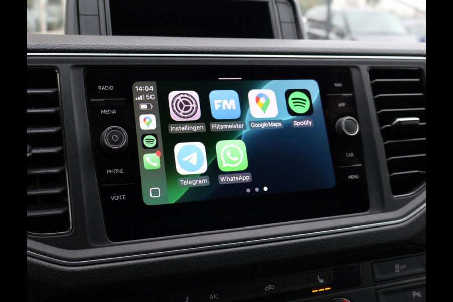 Volkswagen Crafter 35 2.0 TDI 140 PK DSG L3H3 + 3000 KG TREKHAAK + ADAPTIVE CRUISE / STUUR+ STOELVERW. / MASSAGE / LED / CAMERA