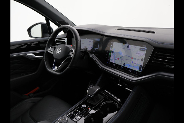 Volkswagen Touareg R 3.0 TSi V6 eHybrid 4MOTION R 462 PK *CHILI RED* + PANORAMA | STOELVENTILATIE | LUCHTVERING | DYNAUDIO | HEAD-UP DISPLAY