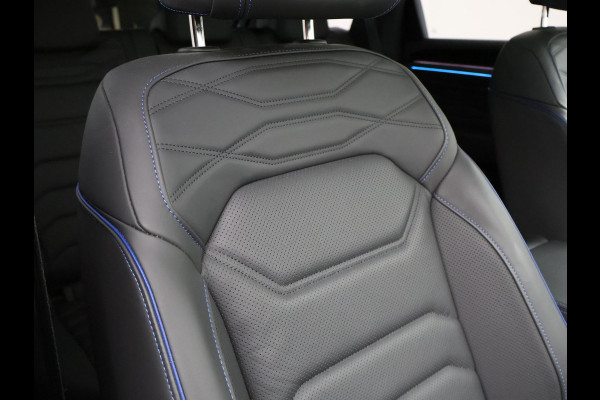 Volkswagen Touareg R 3.0 TSi V6 eHybrid 4MOTION R 462 PK *CHILI RED* + PANORAMA | STOELVENTILATIE | LUCHTVERING | DYNAUDIO | HEAD-UP DISPLAY