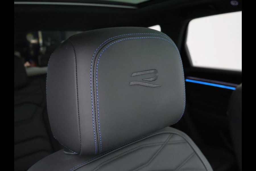 Volkswagen Touareg R 3.0 TSi V6 eHybrid 4MOTION R 462 PK *CHILI RED* + PANORAMA | STOELVENTILATIE | LUCHTVERING | DYNAUDIO | HEAD-UP DISPLAY