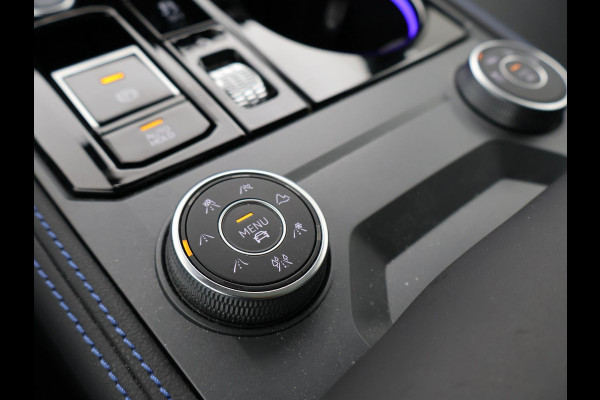 Volkswagen Touareg R 3.0 TSi V6 eHybrid 4MOTION R 462 PK *CHILI RED* + PANORAMA | STOELVENTILATIE | LUCHTVERING | DYNAUDIO | HEAD-UP DISPLAY