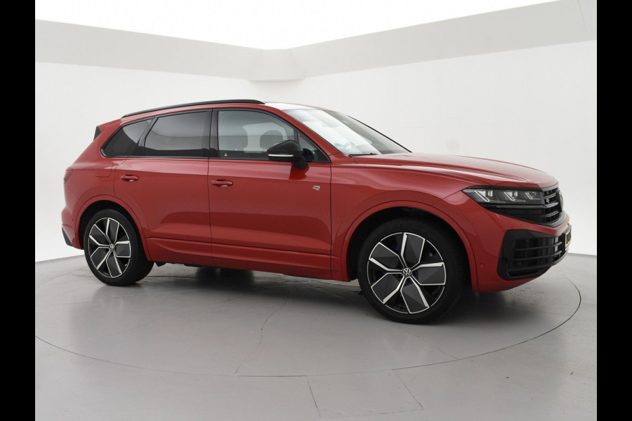 Volkswagen Touareg R 3.0 TSi V6 eHybrid 4MOTION R 462 PK *CHILI RED* + PANORAMA | STOELVENTILATIE | LUCHTVERING | DYNAUDIO | HEAD-UP DISPLAY