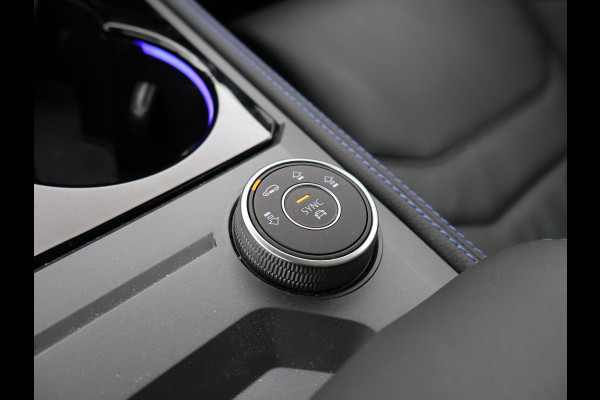 Volkswagen Touareg R 3.0 TSi V6 eHybrid 4MOTION R 462 PK *CHILI RED* + PANORAMA | STOELVENTILATIE | LUCHTVERING | DYNAUDIO | HEAD-UP DISPLAY