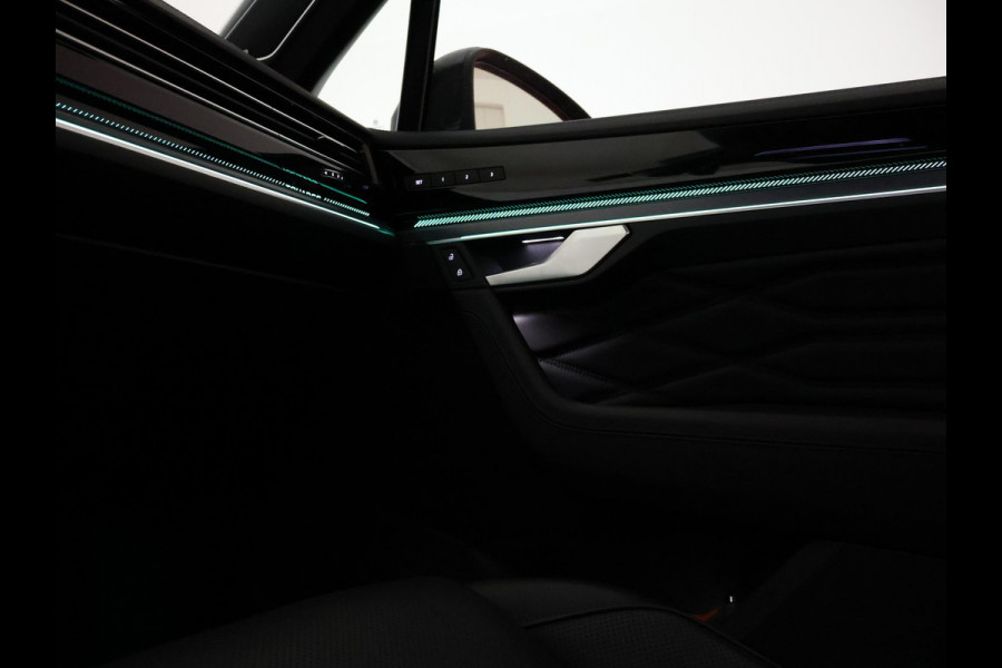 Volkswagen Touareg R 3.0 TSi V6 eHybrid 4MOTION R 462 PK *CHILI RED* + PANORAMA | STOELVENTILATIE | LUCHTVERING | DYNAUDIO | HEAD-UP DISPLAY