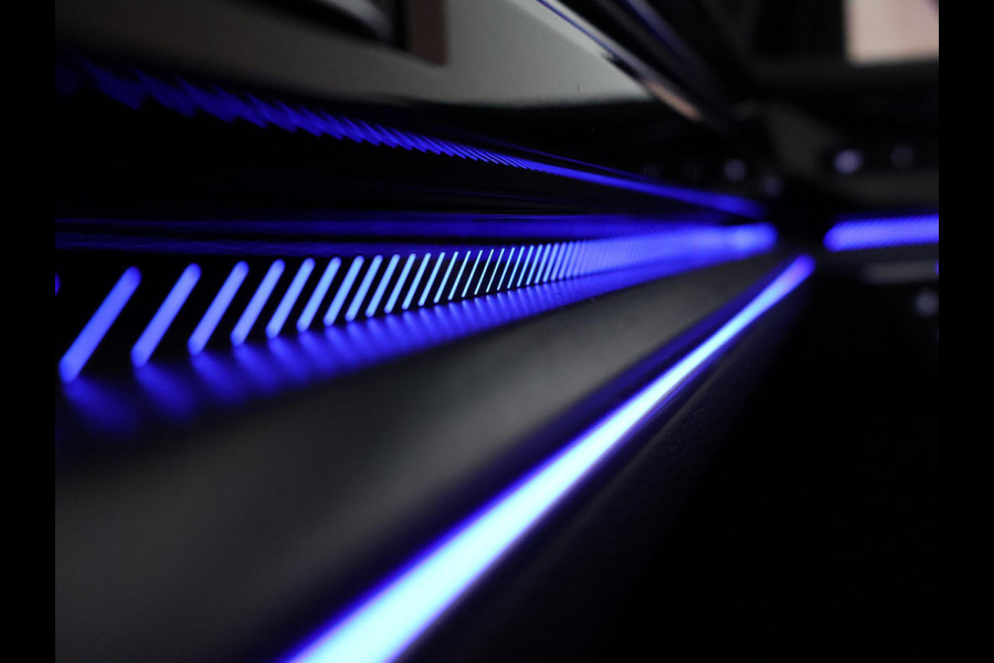 Volkswagen Touareg R 3.0 TSi V6 eHybrid 4MOTION R 462 PK *CHILI RED* + PANORAMA | STOELVENTILATIE | LUCHTVERING | DYNAUDIO | HEAD-UP DISPLAY