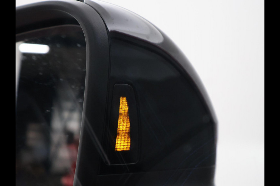 Volkswagen Touareg R 3.0 TSi V6 eHybrid 4MOTION R 462 PK *CHILI RED* + PANORAMA | STOELVENTILATIE | LUCHTVERING | DYNAUDIO | HEAD-UP DISPLAY