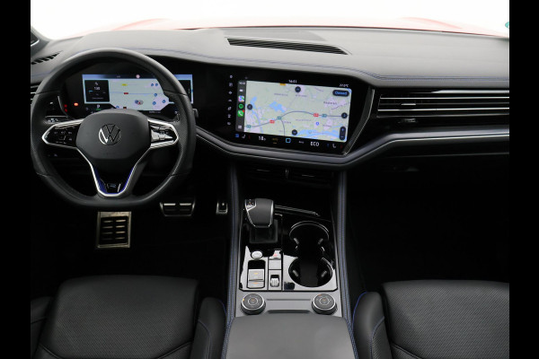 Volkswagen Touareg R 3.0 TSi V6 eHybrid 4MOTION R 462 PK *CHILI RED* + PANORAMA | STOELVENTILATIE | LUCHTVERING | DYNAUDIO | HEAD-UP DISPLAY