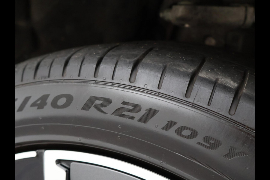 Volkswagen Touareg R 3.0 TSi V6 eHybrid 4MOTION R 462 PK *CHILI RED* + PANORAMA | STOELVENTILATIE | LUCHTVERING | DYNAUDIO | HEAD-UP DISPLAY