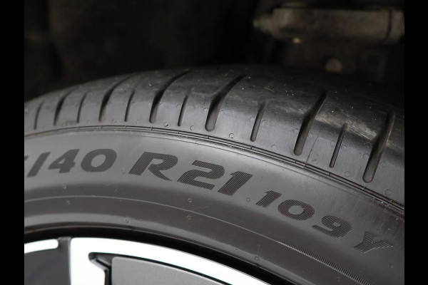 Volkswagen Touareg R 3.0 TSi V6 eHybrid 4MOTION R 462 PK *CHILI RED* + PANORAMA | STOELVENTILATIE | LUCHTVERING | DYNAUDIO | HEAD-UP DISPLAY