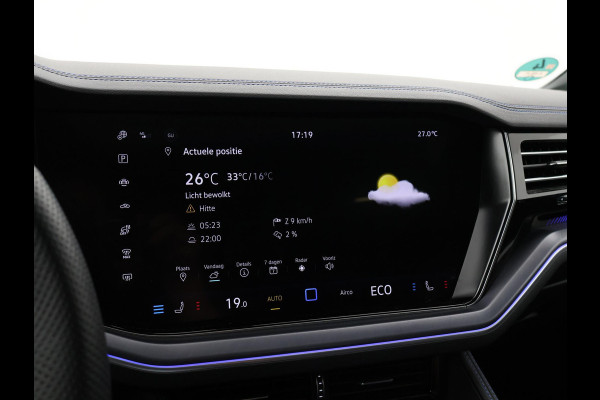 Volkswagen Touareg R 3.0 TSi V6 eHybrid 4MOTION R 462 PK *CHILI RED* + PANORAMA | STOELVENTILATIE | LUCHTVERING | DYNAUDIO | HEAD-UP DISPLAY