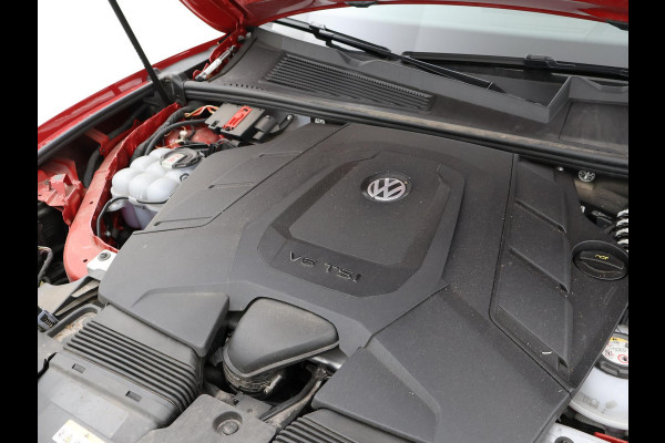 Volkswagen Touareg R 3.0 TSi V6 eHybrid 4MOTION R 462 PK *CHILI RED* + PANORAMA | STOELVENTILATIE | LUCHTVERING | DYNAUDIO | HEAD-UP DISPLAY