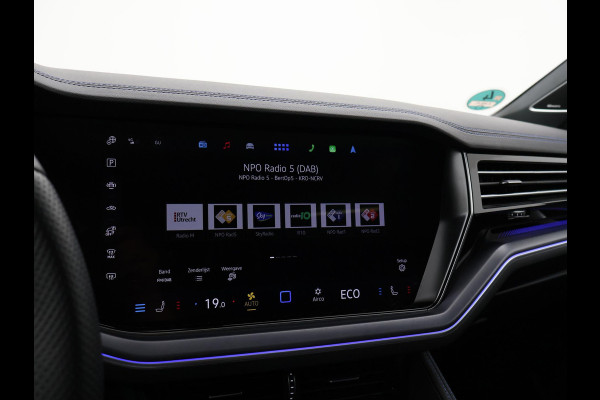 Volkswagen Touareg R 3.0 TSi V6 eHybrid 4MOTION R 462 PK *CHILI RED* + PANORAMA | STOELVENTILATIE | LUCHTVERING | DYNAUDIO | HEAD-UP DISPLAY