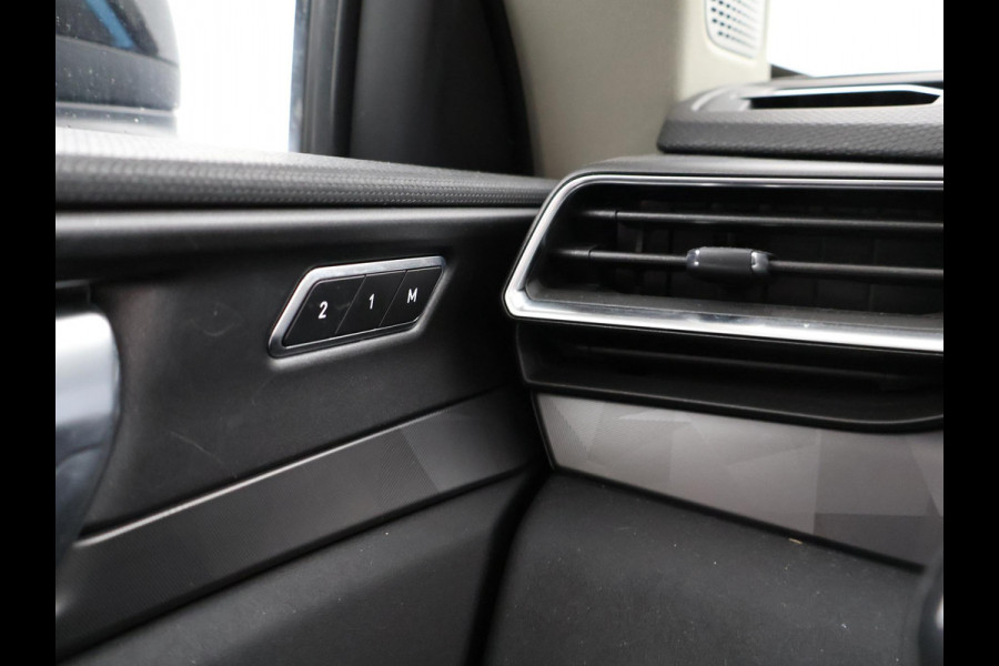 Lynk & Co 01 1.5 HYBRID 261 PK AUT. + PANORAMA | 360 CAMERA | SFEERVERLICHTING | ADAPTIVE CRUISE | FULL LED