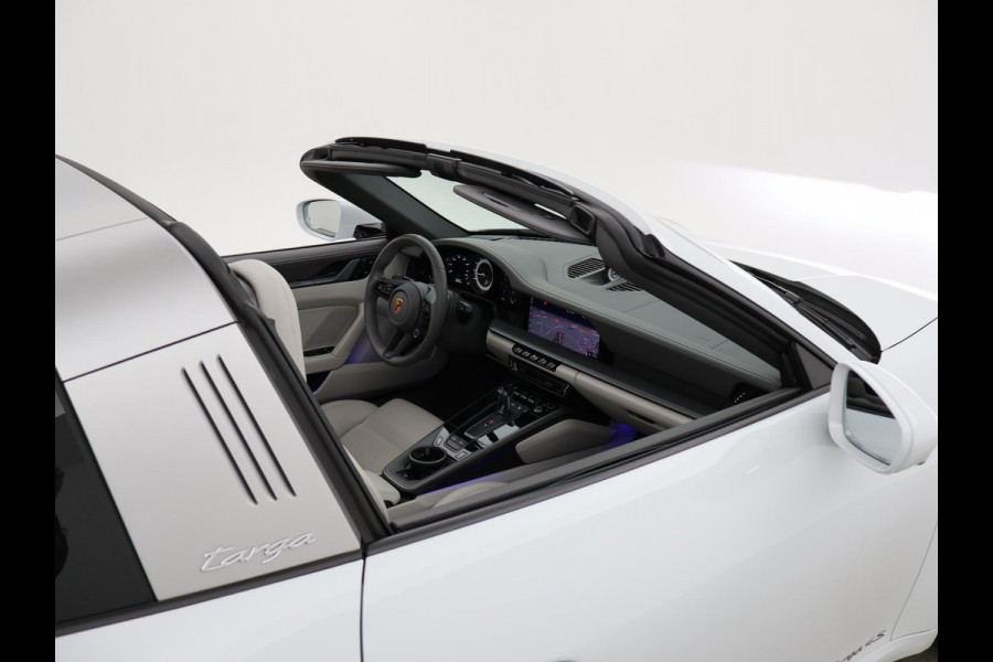 Porsche 911 TARGA 4S 3.0 992 ORIG. NL *17.979 KM* + SPORTUITLAAT / SFEERVERLICHTING / 360 CAMERA