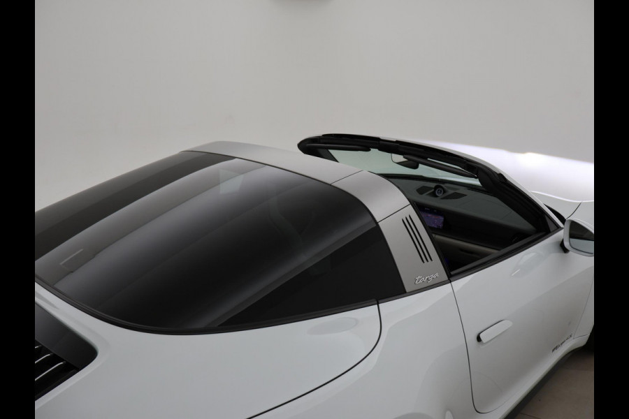 Porsche 911 TARGA 4S 3.0 992 ORIG. NL *17.979 KM* + SPORTUITLAAT / SFEERVERLICHTING / 360 CAMERA
