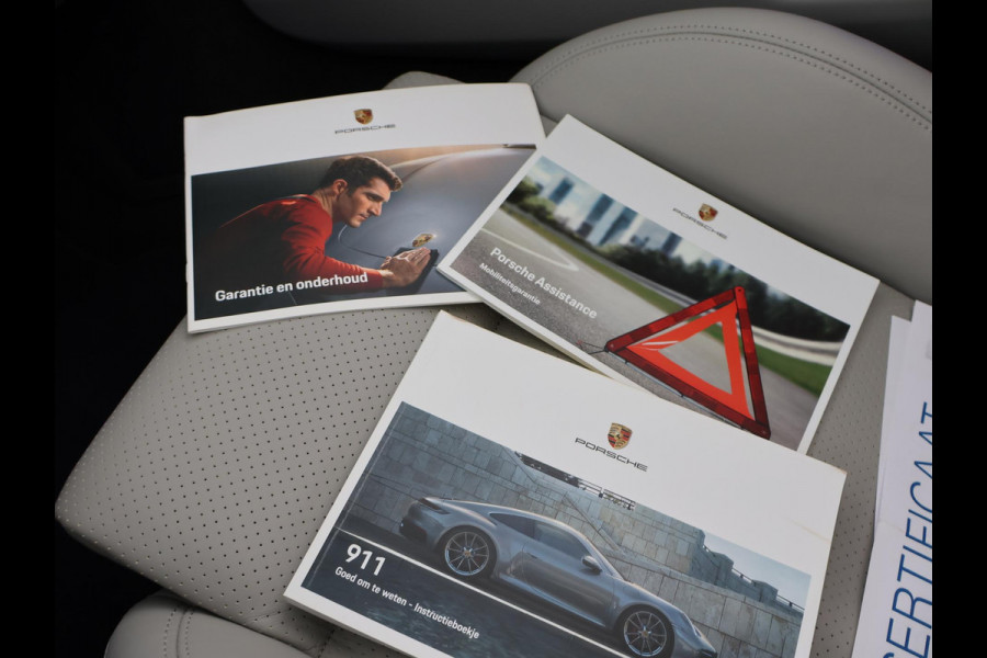 Porsche 911 TARGA 4S 3.0 992 ORIG. NL *17.979 KM* + SPORTUITLAAT / SFEERVERLICHTING / 360 CAMERA