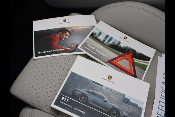 Porsche 911 TARGA 4S 3.0 992 ORIG. NL *17.979 KM* + SPORTUITLAAT / SFEERVERLICHTING / 360 CAMERA