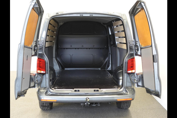 Volkswagen Transporter 2.0 TDI L2H1 28 Highline Automaat Camera | Airco | Cruise control | Navigatie | Trekhaak | Lichtmetalen velgen | Apple Carplay/ Android Auto | LED