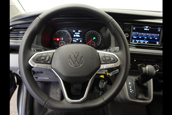 Volkswagen Transporter 2.0 TDI L2H1 28 Highline Automaat Camera | Airco | Cruise control | Navigatie | Trekhaak | Lichtmetalen velgen | Apple Carplay/ Android Auto | LED